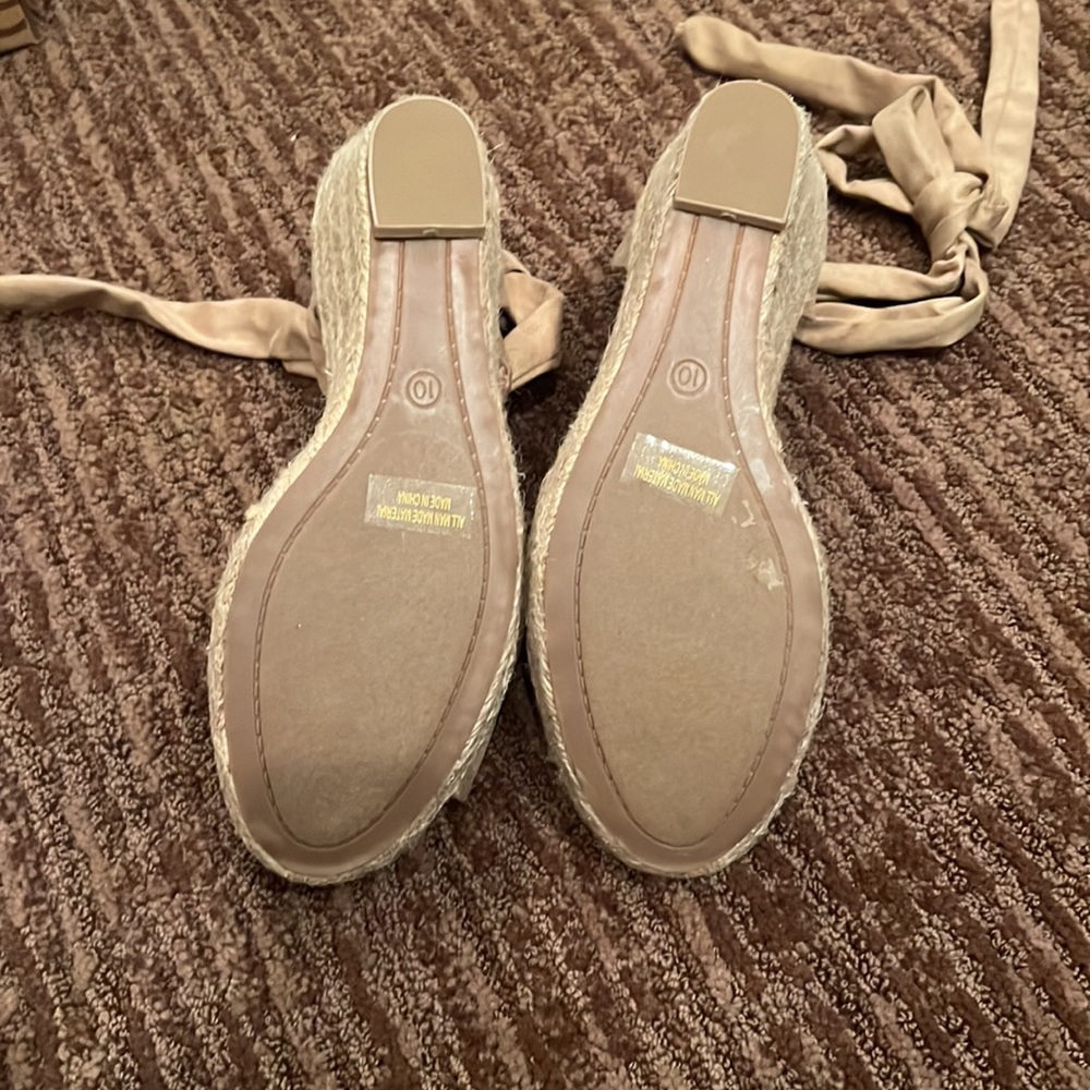 NWT Tan wedges - Picture 4 of 4
